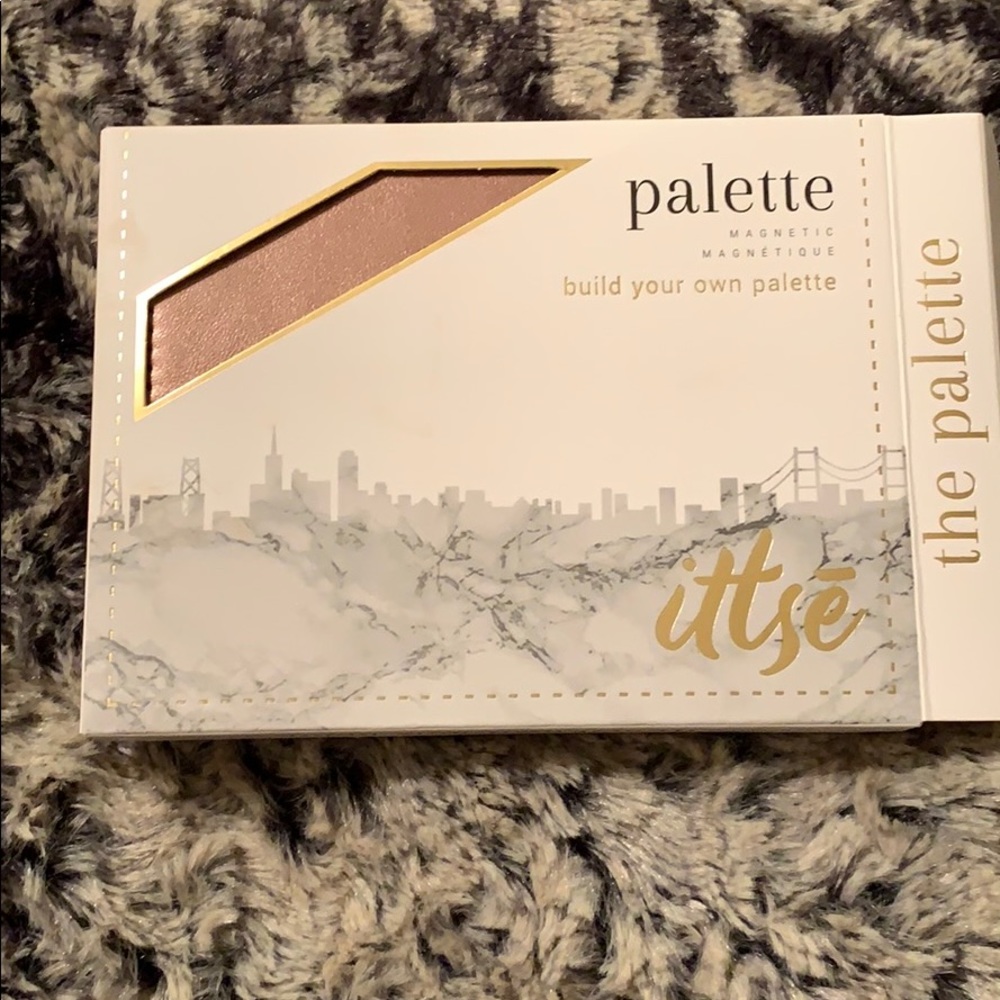 Ittse eyeshadow palette